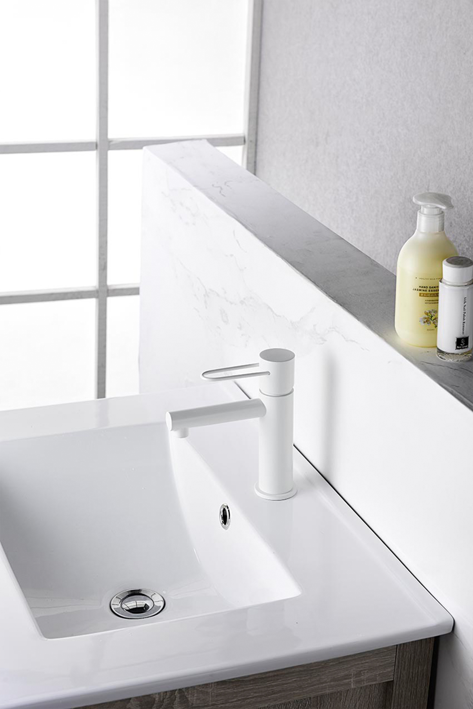 Évier Ibiza blanc mat robinet